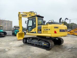 Used komatsu pc200-8 excavator