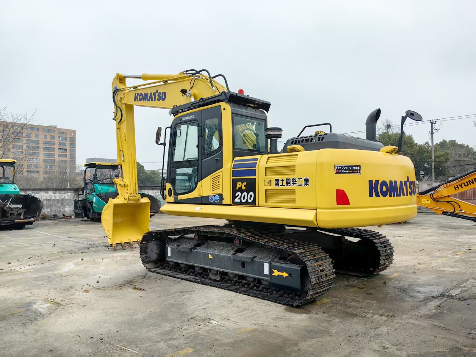 Used komatsu pc200-8 excavator