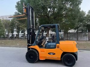 Used TOYOTA 50 Forklift