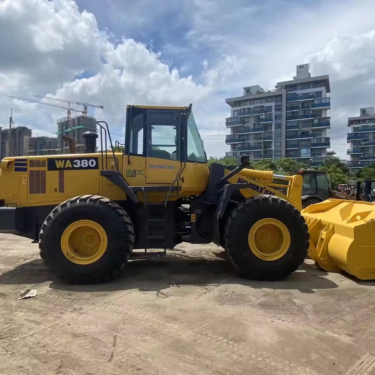 Used komatsu WA380 Loader