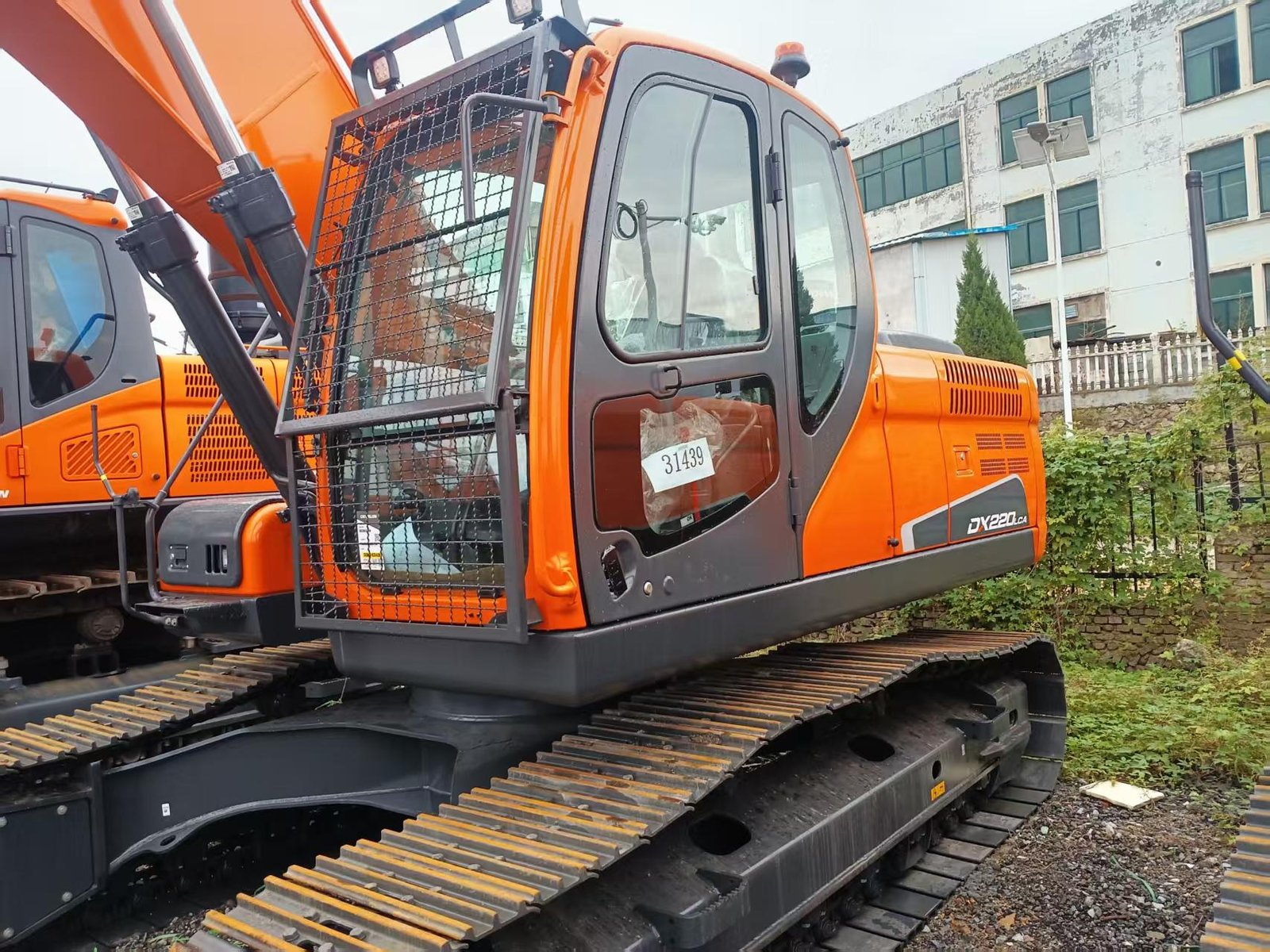 DEVELON DX220LCA excavator1