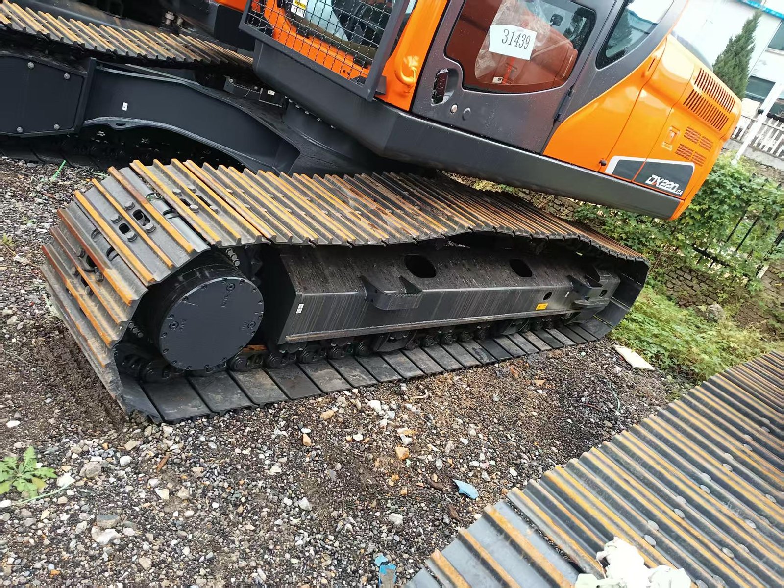 DEVELON DX220LCA excavator2